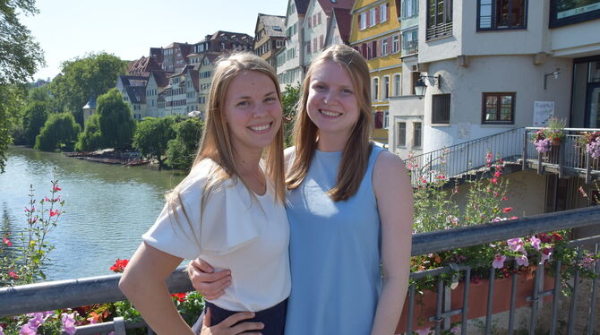 »Wir ham Boris Palmer«: Die beiden Jura-Studentinnen Jana (links) und Charlotte haben ein Spirit-Video über die Unistadt gedreht