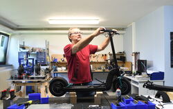 »Wir wollen echte Qualität liefern«, sagt Entwickler Jan Sloninka in der Werkstatt von Yorks. Dort wurde der Scooter nach allen 