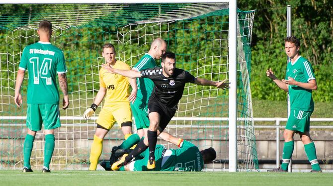 Mit seinem Tor zum 2:2 rettete Mirko Jelcic den SV Croatia Reutlingen in die Verlängerung. FOTO: EIBNER