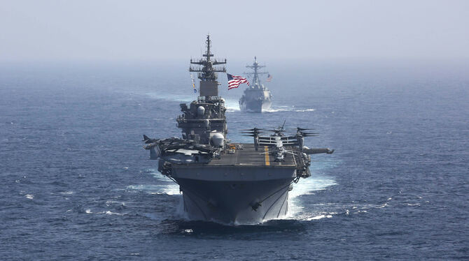 US-Amerikanische Kriegsschiffe im Arabischen Meer.