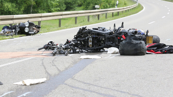 Tödlicher Motorradunfall bei Trochtelfingen.  FOTO: WARNACK