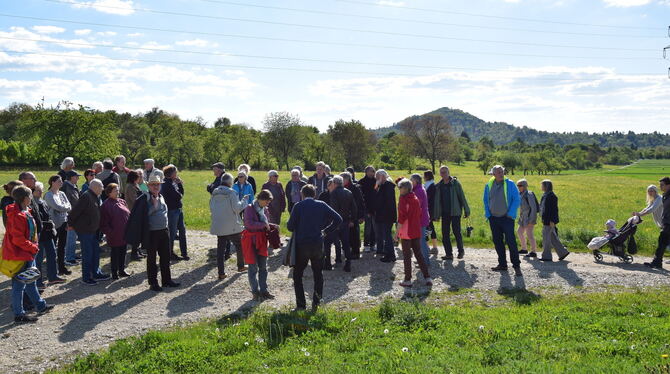 Viele interessierte Bürger haben Mitte Mai an der Arbachtal-Begehung teilgenommen, zu der das Netzwerk Mensch und Natur eingelad