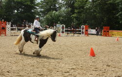 Joelina Kast auf Kathie – sie hat in der Western Horsemanship in ihrer Leistungsklasse gewonnen. FOTO: KÖPER