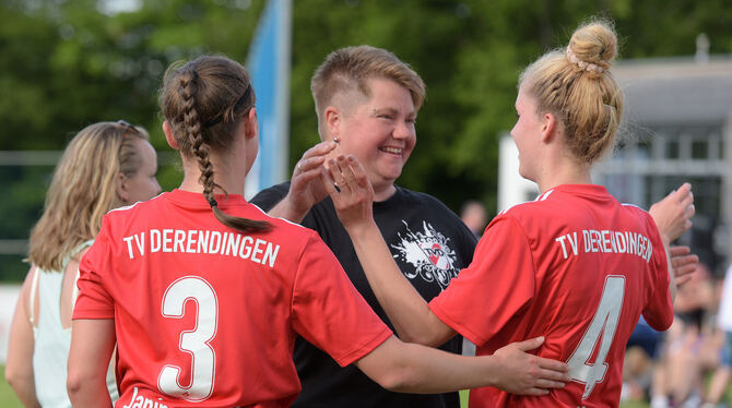 Der TV Derendingen hat wieder einmal ein Turnier gewonnen. Janina Kern, Melanie Bölzle und Selin Münz (von links) freuen sich.
