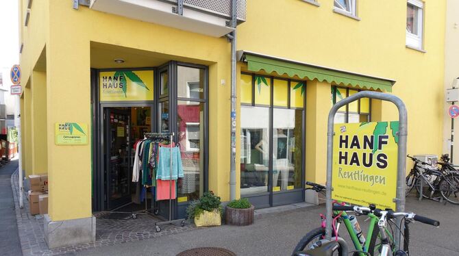 Das Hanfhaus Reutlingen wurde von zwei bewaffneten Tätern überfallen.