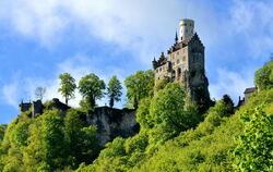 Windräder sollen die Ansicht von Schloss Lichtenstein nicht beeinträchtigen. Deshalb haben sich der Schwäbische Heimatbund und d