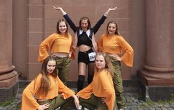 Als Kleingruppe holten sich fünf Tänzerinnen der Independent Steps in Mannheim den Meistertitel im Hip-Hop.  FOTO: PRIVAT