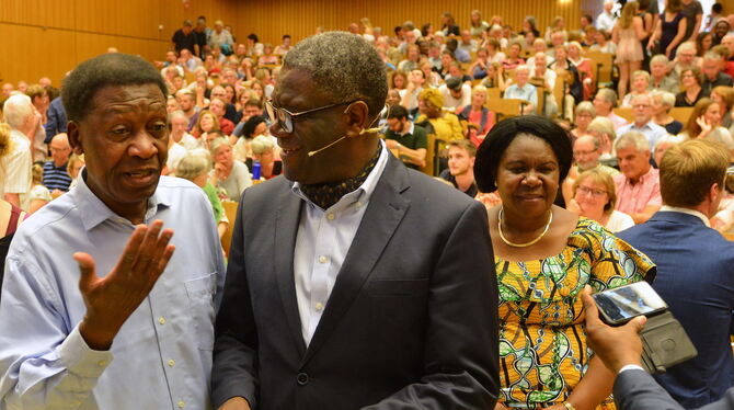 In der Tübinger Uni war Professor Denis Mukwege gesuchter Gesprächspartner. Die Veranstaltung hat das Deutsche Institut für Ärzt