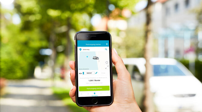 Mithilfe der App von »ParkNow« lassen sich die Parkkosten bei kooperierenden Parkplatzanbietern am Monatsende via Bankeinzug abr