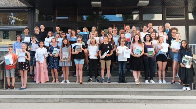 45 Johannes-Kepler-Gymnasiasten wurden von der Danzer-Stiftung für Engagement und besondere schulische Leistungen mit Preisen be