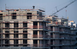 Es ist die Bauwirtschaft, die Wohnraum schafft. Doch nicht alle Rahmenbedingungen dafür stimmen derzeit. FOTO: DPA