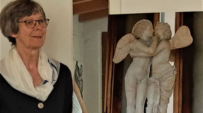 Renate Hausmann las, angeregt von Amor und Psyche, eigene Liebesgedichte. FOTO: BÖHM Renate Hausmann las, angeregt von Amor und Psyche, eigene Liebesgedichte. FOTO: BÖHM