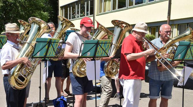 Instrumentalspiel für den Frieden: beim Bezirksposaunentag in Wannweil.  FOTO: SANDER