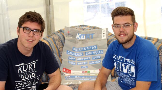 Ardit Jashanica (links) und sein Bruder Talas gehören zum Organisationsteam des KuRT-Festivals.  FOTO: SPIESS