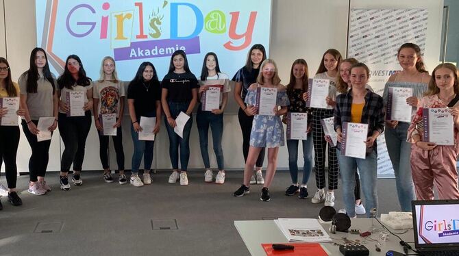 Die Teilnehmerinnen der Girls’ Day Academy erhielten einen Einblick in verschiedene Berufsbilder. FOTO: PR