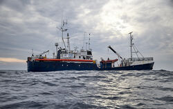 Das deutsche Rettungsschiff "Alan Kurdi" der Hilfsorganisation Sea-Eye vor der Küste Libyens.