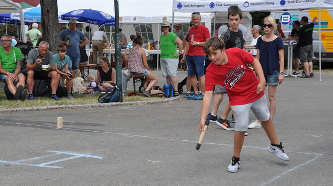Kubb-Turnier in Eningen.  FOTO: MEK