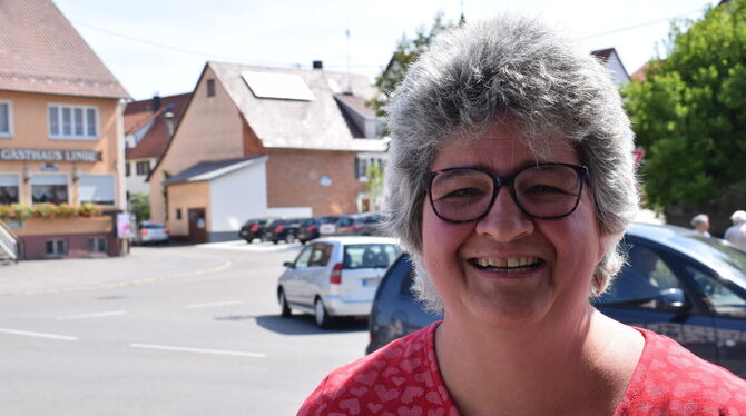 Heike Schliemann findet, dass die Busse häufiger fahren sollten. Auch eine direkte Busverbindung nach Tübingen fände sie toll. Heike Schliemann findet, dass die Busse häufiger fahren sollten. Auch eine direkte Busverbindung nach Tübingen fände sie toll.