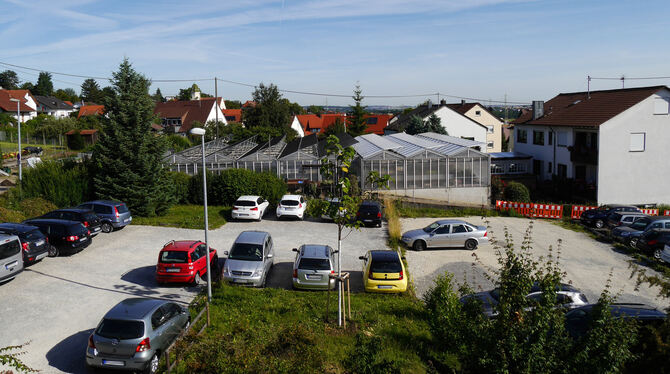 Im rechten Bereich wird sich auf dem Parkplatz im Sondelfinger Ortskern vorübergehend ein Bäckerei-Café ansiedeln, mit Freisitz