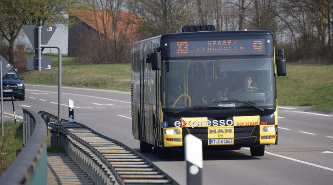 Sollte auch im Ort halten: Der Schnellbus Expresso. Bislang stoppt er nur am Gewerbegebiet Bullenbank. FOTO: RITTGEROTH