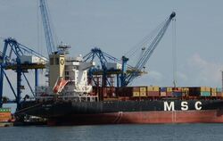 Containerschiff bei Accra