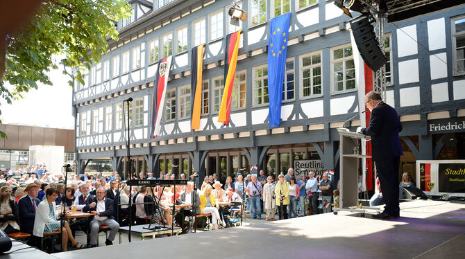 OB Thomas Keck hielt eine Ansprache zur Lage der Stadt.  FOTO: PIETH