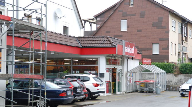 Der Nahkauf-Markt in Neuhausen ist für Neuhäuser und Glemser der nächstgelegene Supermarkt.   FOTO: PFISTERER