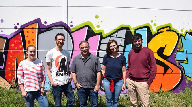 Ziehen an einem Strang: Thomas Häußler (Mitte), Leiter der offenen und mobilen Jugendarbeit in Mössingen mit dem Team des Jugend