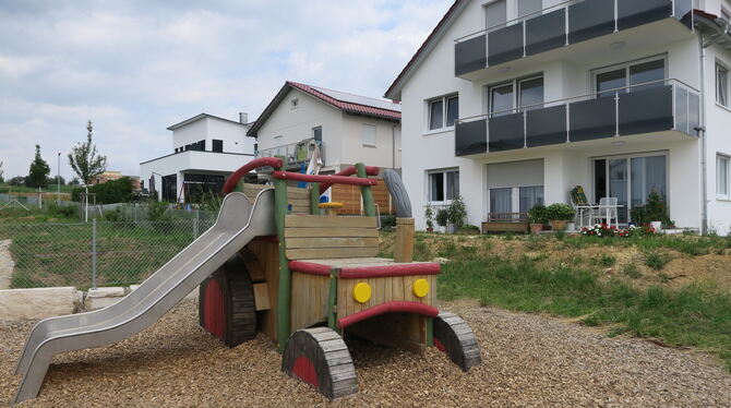 Dieser Spielplatz in Walddorf soll an Sonn- und Feiertagen leer bleiben. Darum bittet die Gemeindeverwaltung. Ein Verbot gibt es Dieser Spielplatz in Walddorf soll an Sonn- und Feiertagen leer bleiben. Darum bittet die Gemeindeverwaltung. Ein Verbot gibt es