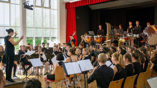 Zu unsicheres Wetter für draußen: Deshalb spielte das Jugendblasorchester der Musikschule Tübingen in der Kirchentellinsfurter R