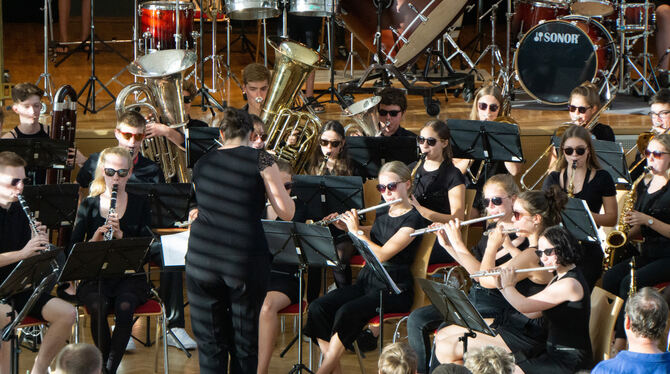 Rund 60 Musiker im Alter von zwölf bis achtzehn Jahren gehören dem Jugendblasorchester der Musikschule Tübingen an. Am Sonntag w