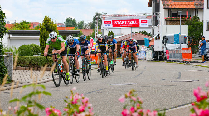 Ambitionierte Radsport-Amateure fahren die Rennen des Interstuhl-Cups, wie hier vor Kurzem in Geislingen. Demnächst messen sie s