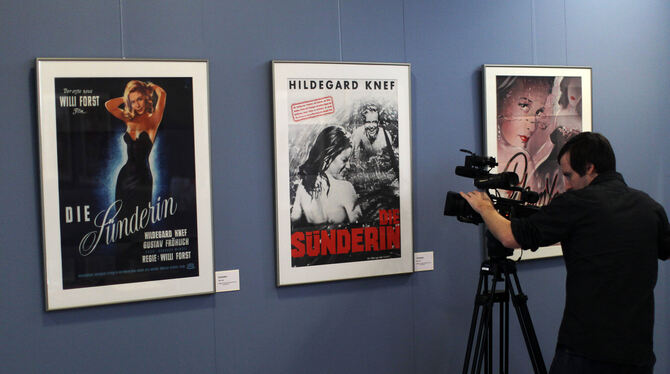 Was in den 50er Jahren als zu erotisch gegolten hat, ist heute fast schon Allgemeingut. Auf diesem Archivbild filmt ein Kamerama Was in den 50er Jahren als zu erotisch gegolten hat, ist heute fast schon Allgemeingut. Auf diesem Archivbild filmt ein Kamerama