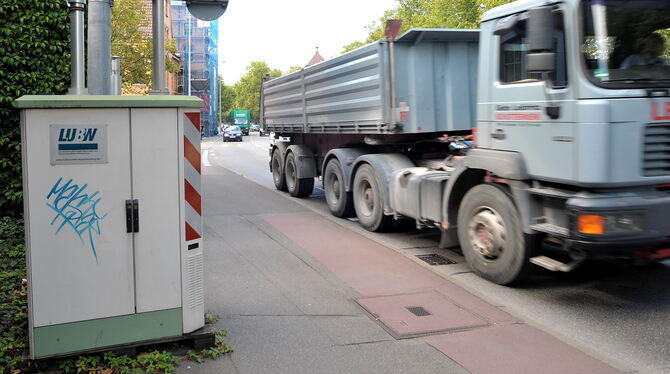 Kampf um jedes Mikrogramm an der Messstation Lederstraße.   FOTO: NIETHAMMER