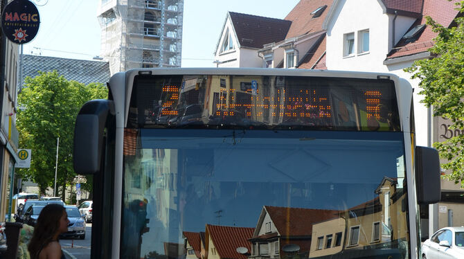 Busfahren für den Klimaschutz: Vom 1. Januar an können Pfullinger innerhalb der Stadt günstiger unterwegs sein. foto: sautter