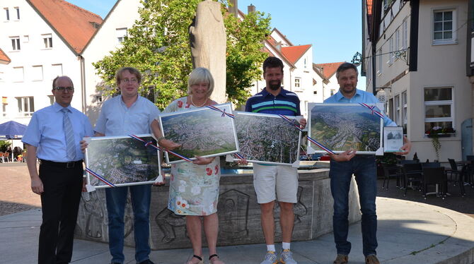 Mit einem Geschenk wurden Florian Lang (von links), Bettina Bamberg, Hans-Dieter Losch und Günter Mollenkopf verabschiedet. Wolf
