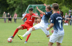 Schoss das zweite Tor für den SSV Reutlingen: Marcel Schmitt (am Ball).Foto: Pieth
