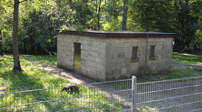 Der Jockelesbrunnen, die Pfullinger Quellfassung, befindet sich im hinteren Echaztal bei Honau. Aufbereitet wird das Wasser in d