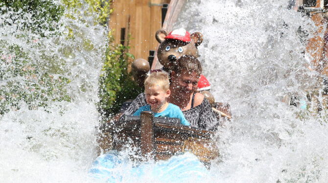 Wasserscheu darf man auf der Wildwasserbahn nicht sein.