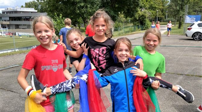 Auch Kreativität ist gefragt beim Sportcamp: Diese fünf Mädchen haben sich zusammen einen Tanz ausgedacht. foto: böhm