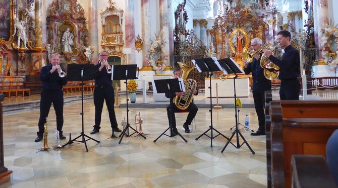 Das Blechbläser-Ensemble Swabian Brass bei seinem Auftritt im Münster Zwiefalten.  Foto: Kaden