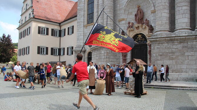Kloster- und Brau-Geschichte wird bei den Zwiefalter Festspielen erzählt. Die 150 Akteure – Kinder, Jugendliche und Erwachsene a