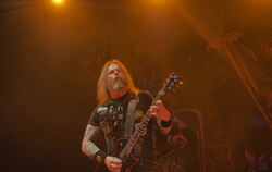 Es lebe die kreischende E-Gitarre: Slayer-Gitarrist Gary Holt beim  Auftritt der US-amerikanischen Thrash-Metal-Band in der Stut