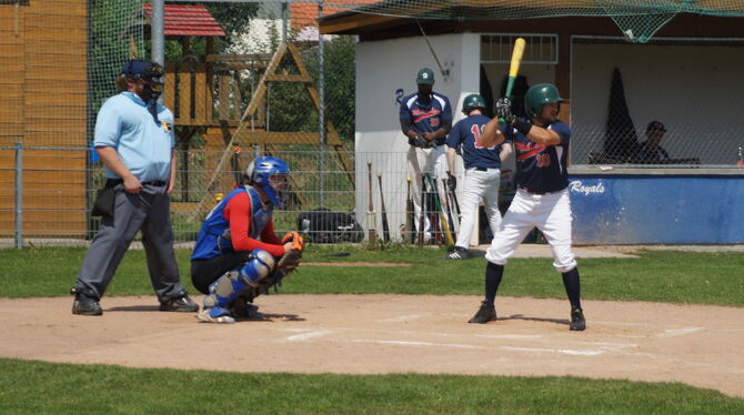 Anspannung beim Batter vor dem Wurf.   FOTO: WURSTER