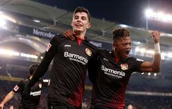Obwohl beide vom FC Bayern umworben sind, jubeln Kai Havertz (links) und Leon Bailey wohl auch nächste Saison für Bayer. Foto: E
