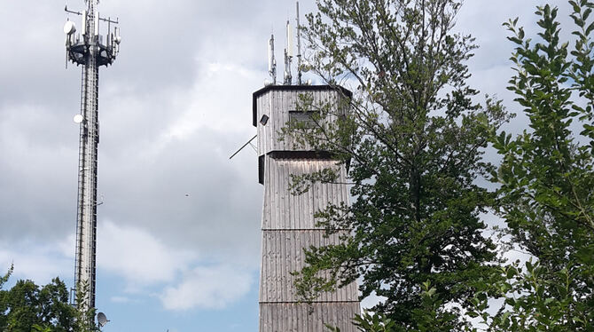 Der Sternbergturm ist ein Gomadinger Wahrzeichen – gute Aussicht inklusive.