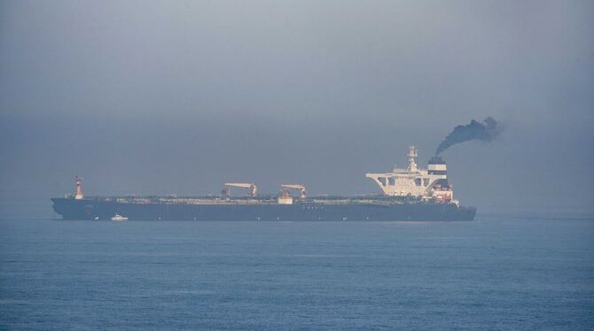 Der Supertanker »Grace 1« fährt in den Gewässern von Gibraltar.