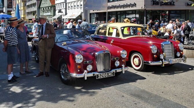 Alter kann so schön sein: Bei strahlendem Sommerwetter freuten sich stolze Besitzer und neugierige Besucher gleichermaßen über d Alter kann so schön sein: Bei strahlendem Sommerwetter freuten sich stolze Besitzer und neugierige Besucher gleichermaßen über d