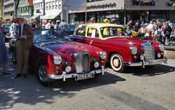 Alter kann so schön sein: Bei strahlendem Sommerwetter freuten sich stolze Besitzer und neugierige Besucher gleichermaßen über d