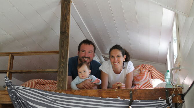 Lieben das »Nestgefühl« in der Schlafkoje: Marion und Patrick Kleinmann mit Tochter Sarah.